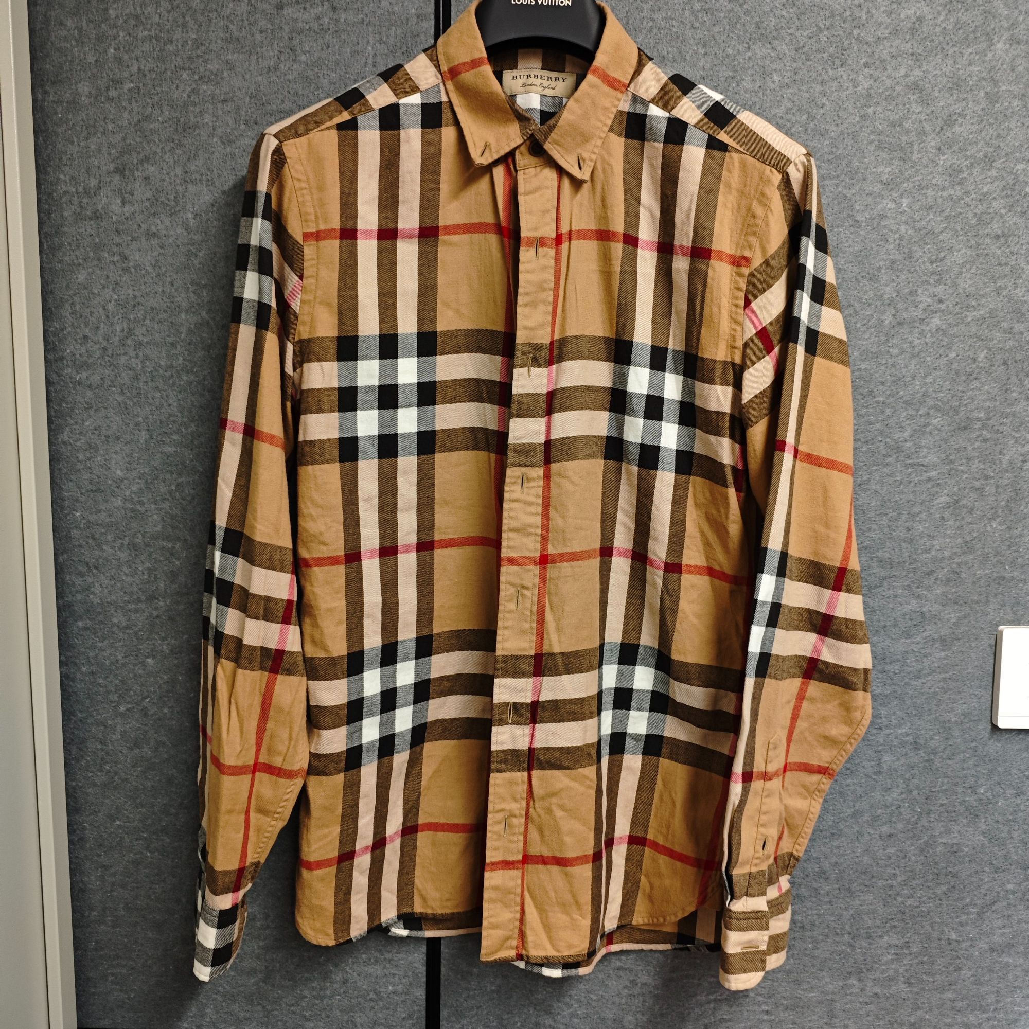 95新 BURBERRY/博柏利 纯棉衬衫S码卡其色/250826CYEYZ02