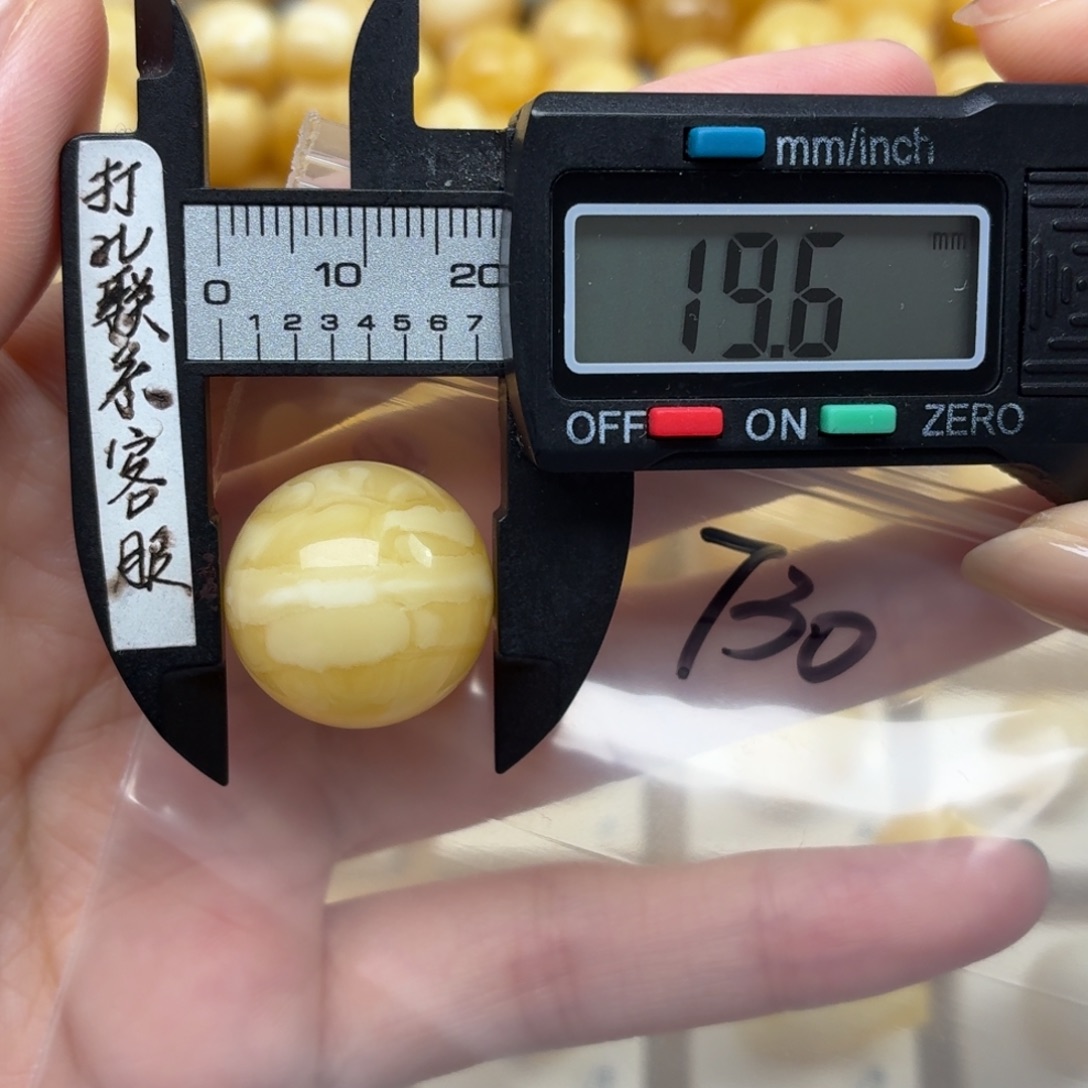 徐***徐裸石蜜蜡未镶嵌蜜蜡