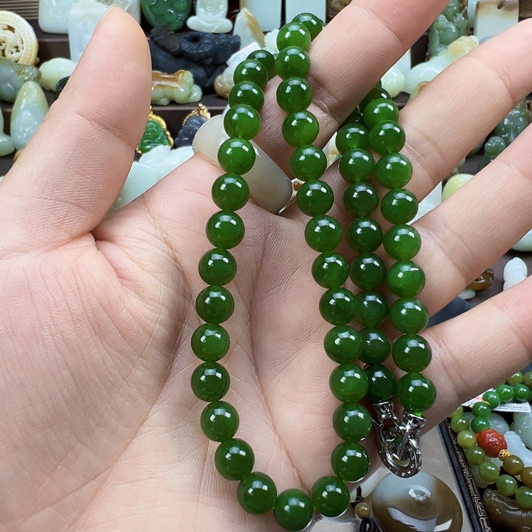 向****和田玉未镶嵌颈饰