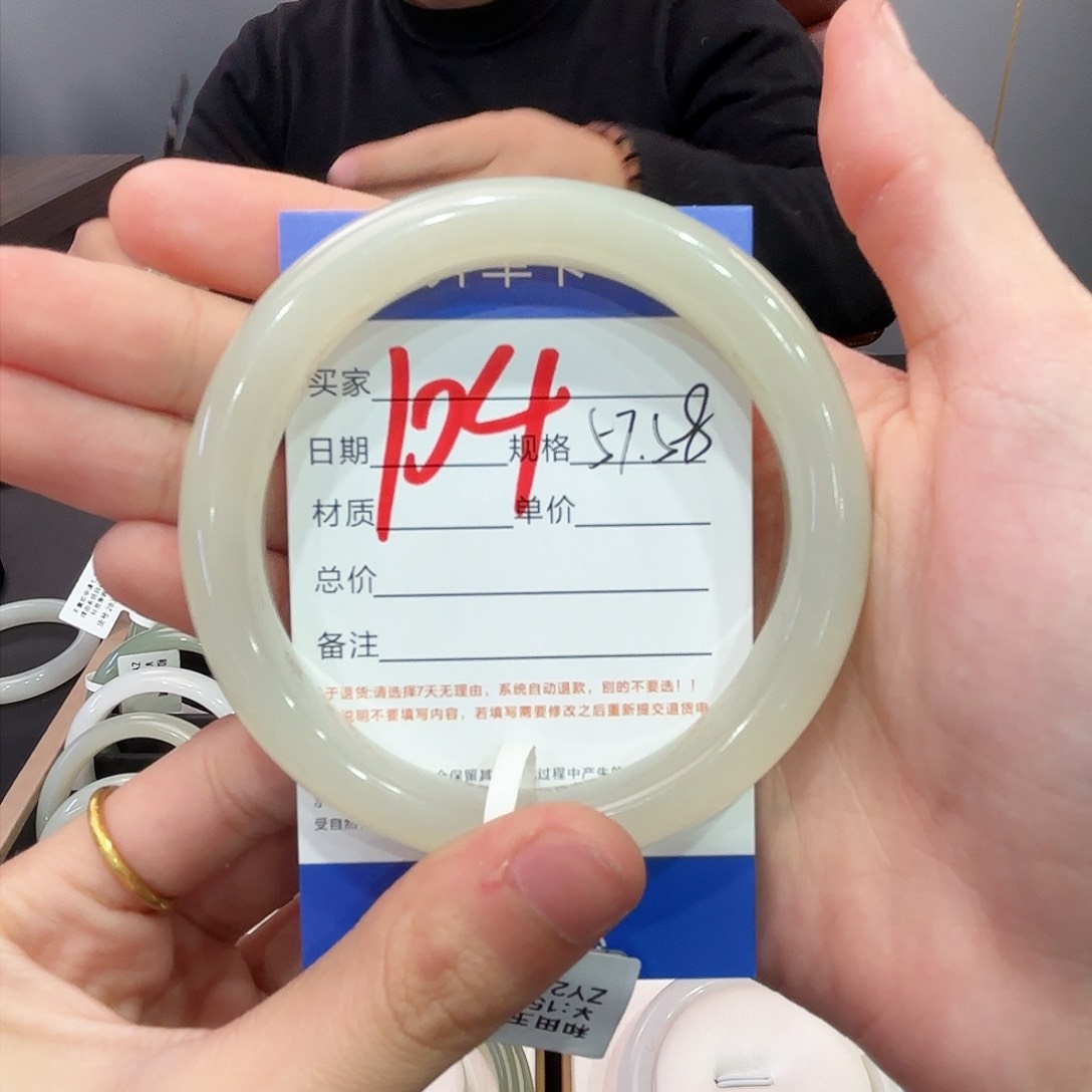 和田玉手镯未镶嵌