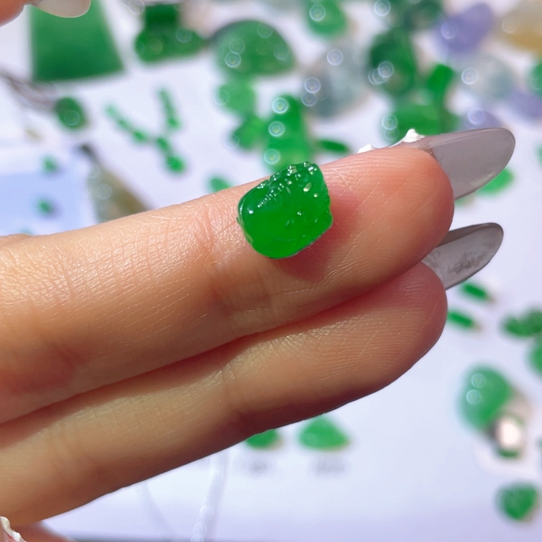 翡翠颈饰未镶嵌裸石