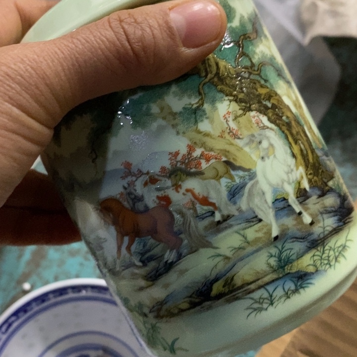 摆件陶绿稀土粉彩八马图办公杯