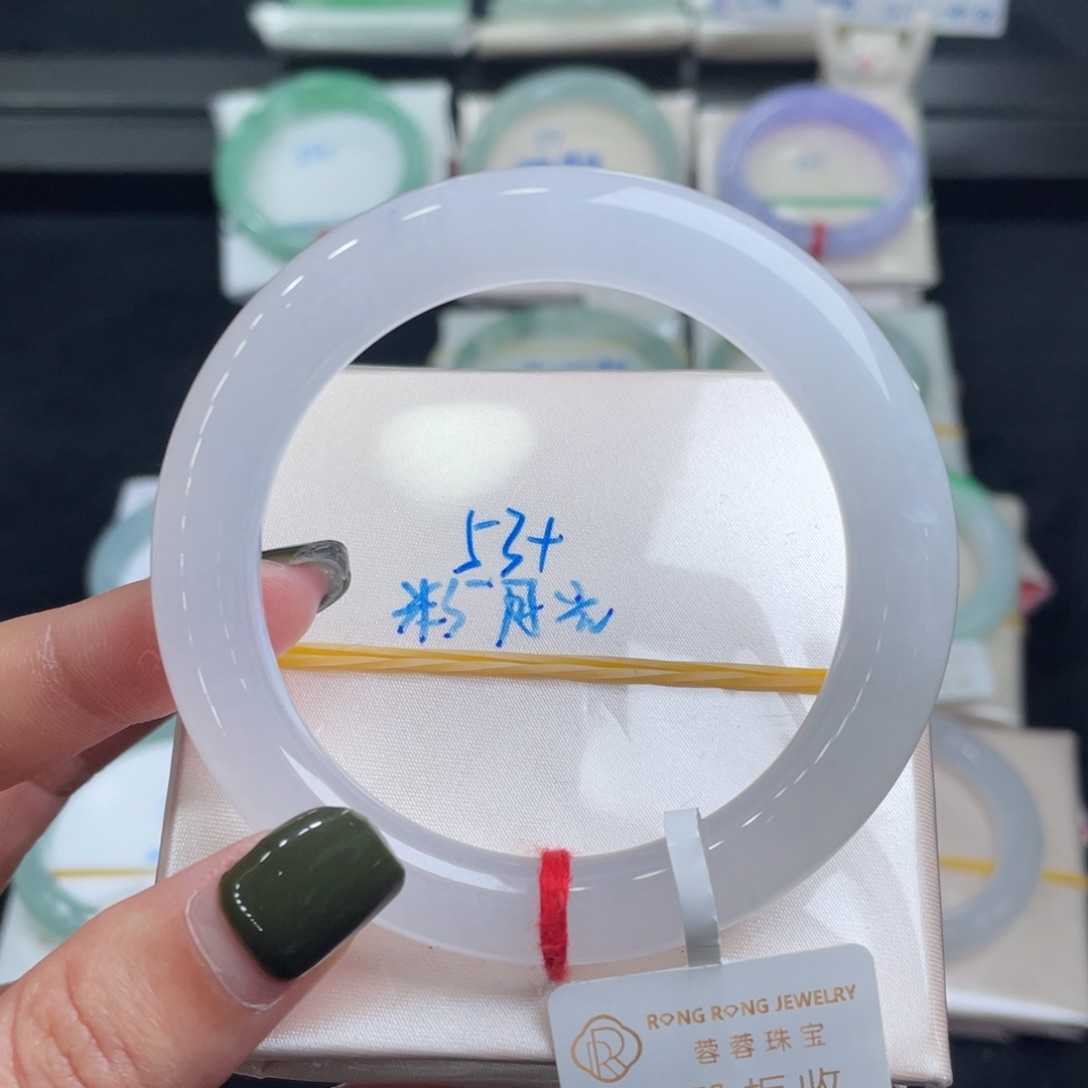 翡翠手镯未镶嵌翡翠手镯