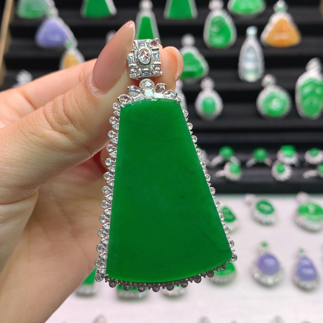 翡翠吊坠(不含链)18K金镶嵌