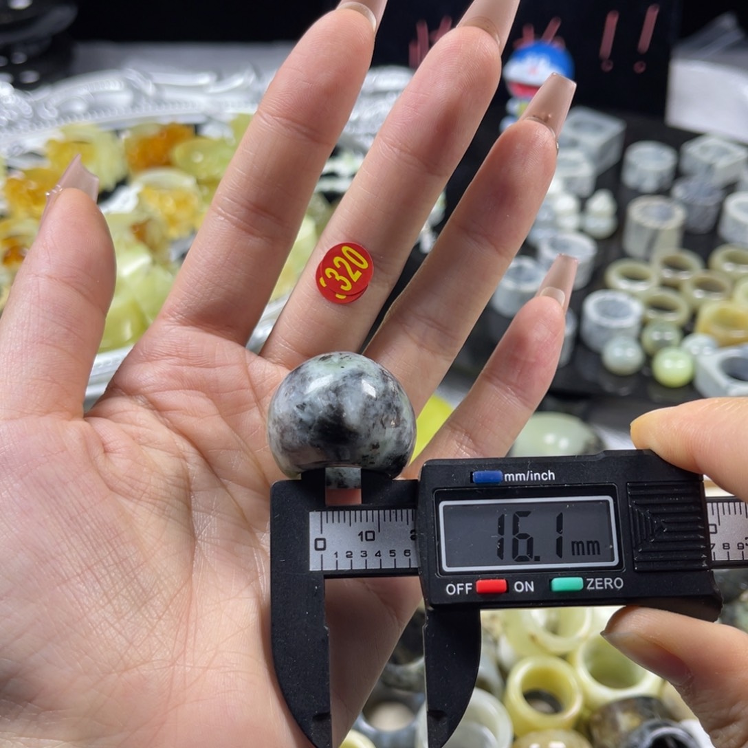 蛇纹石玉未镶嵌戒指