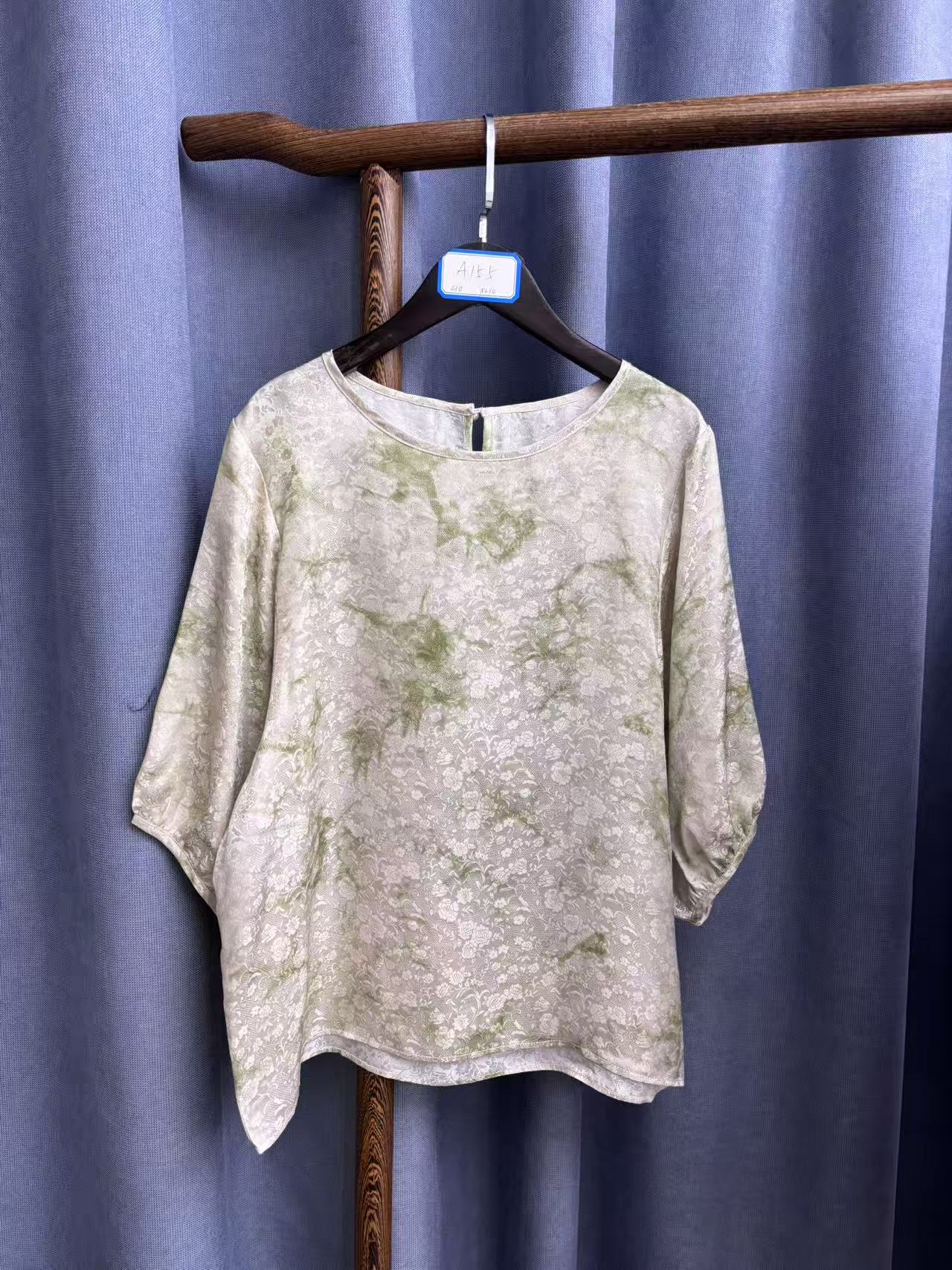 2025夏季新款简约百搭宽松桑蚕丝提花花萝上衣T恤女A155