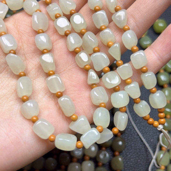 和田玉颈饰未镶嵌