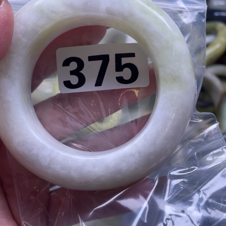 依***侬蛇纹石玉未镶嵌手镯