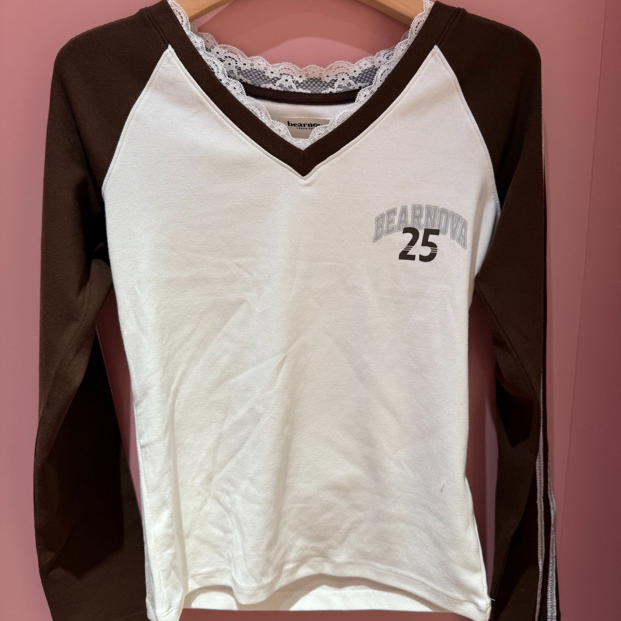 Teenie Weenie常规短款V领长袖INS风印花女T恤秋冬YTLA254TS1A