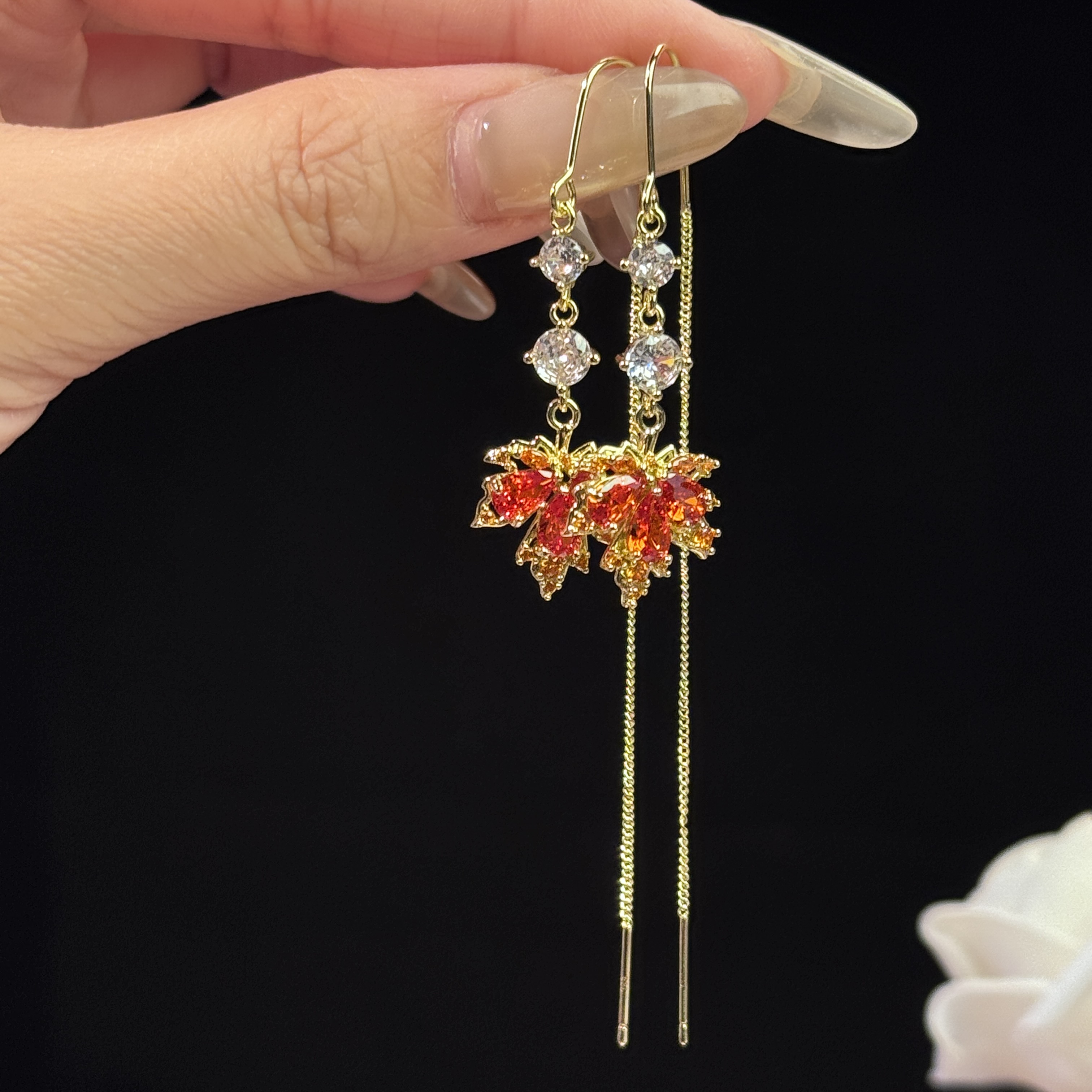 铜合金合成锆石耳饰  悦汐】2025秋冬新款小众高级感枫叶耳线气质