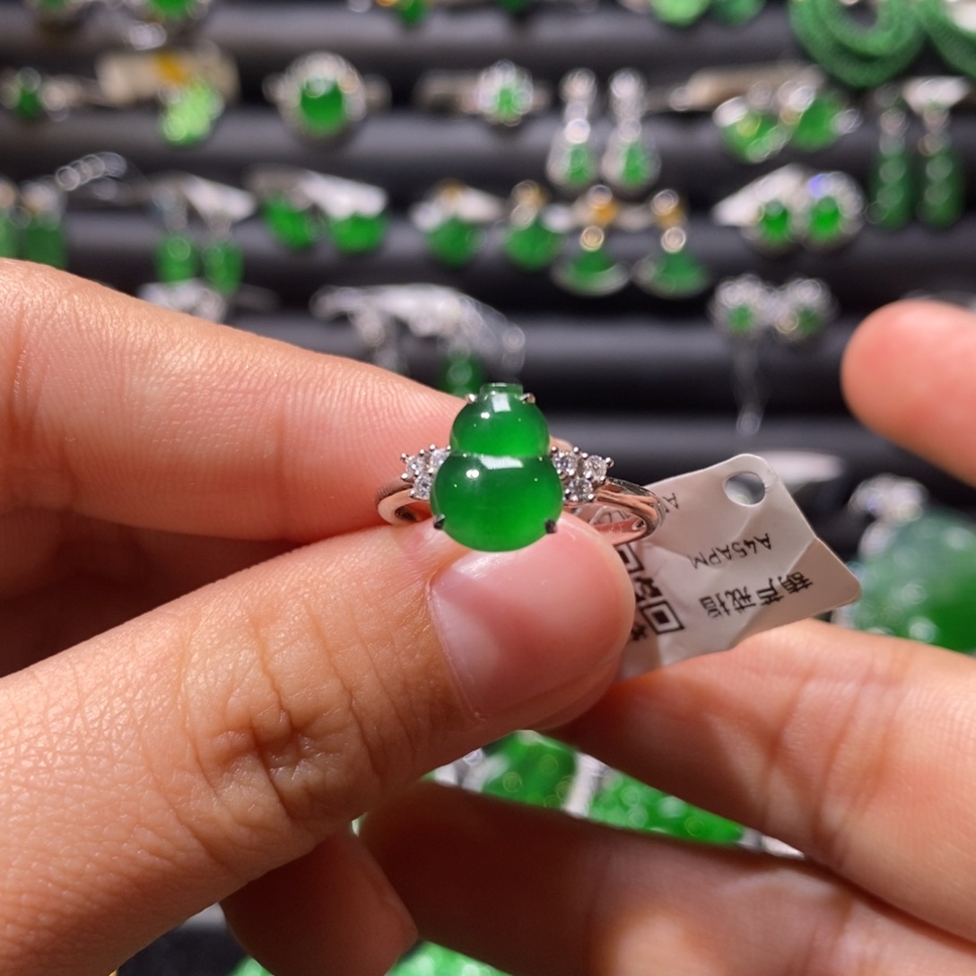 翡翠戒指18K金镶嵌天然翡翠