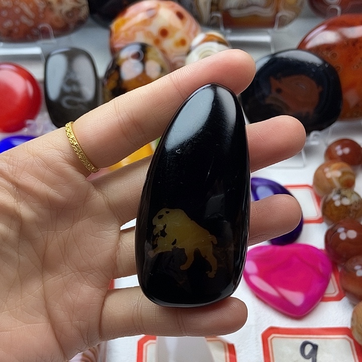 今***虎玛瑙/玉髓未镶嵌珠宝奇石