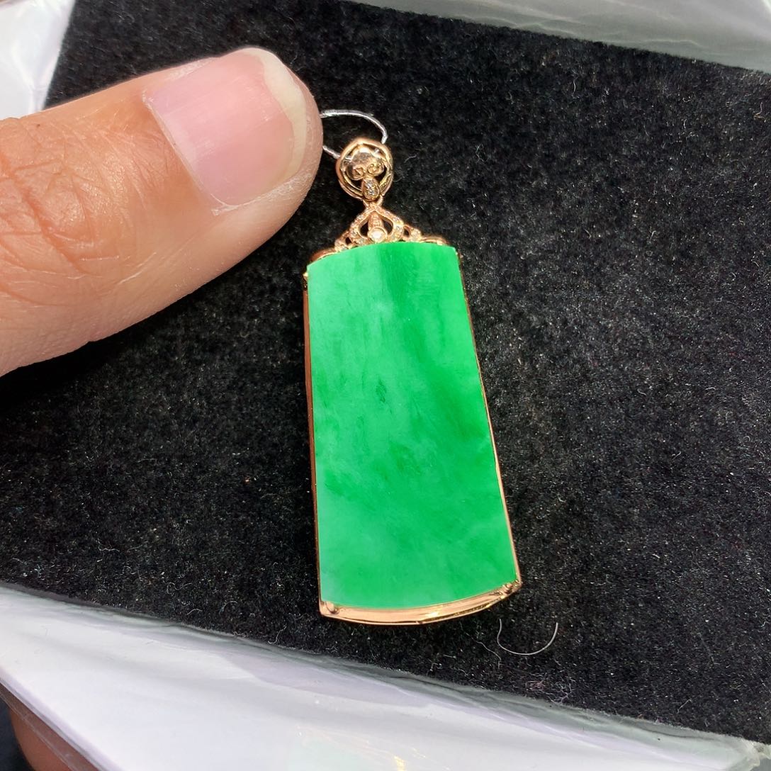 翡翠吊坠(赠链)18K金镶嵌
