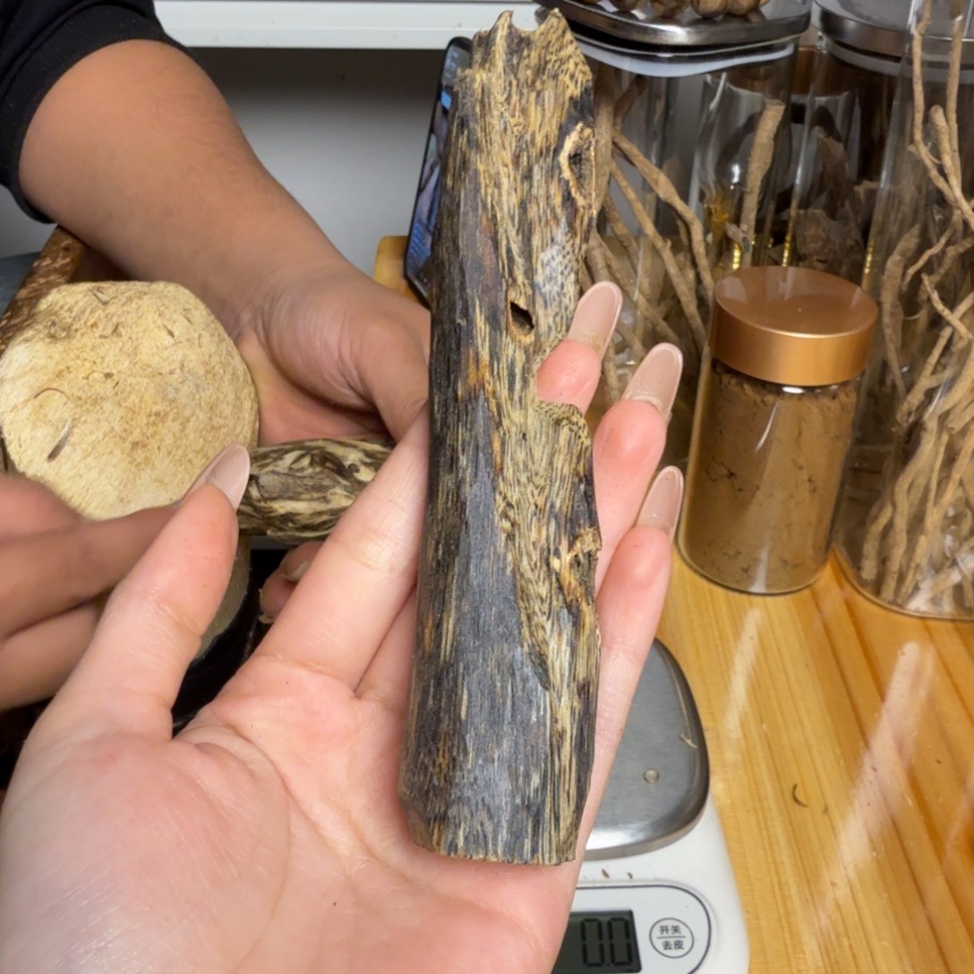 沉香绿奇虫漏20克