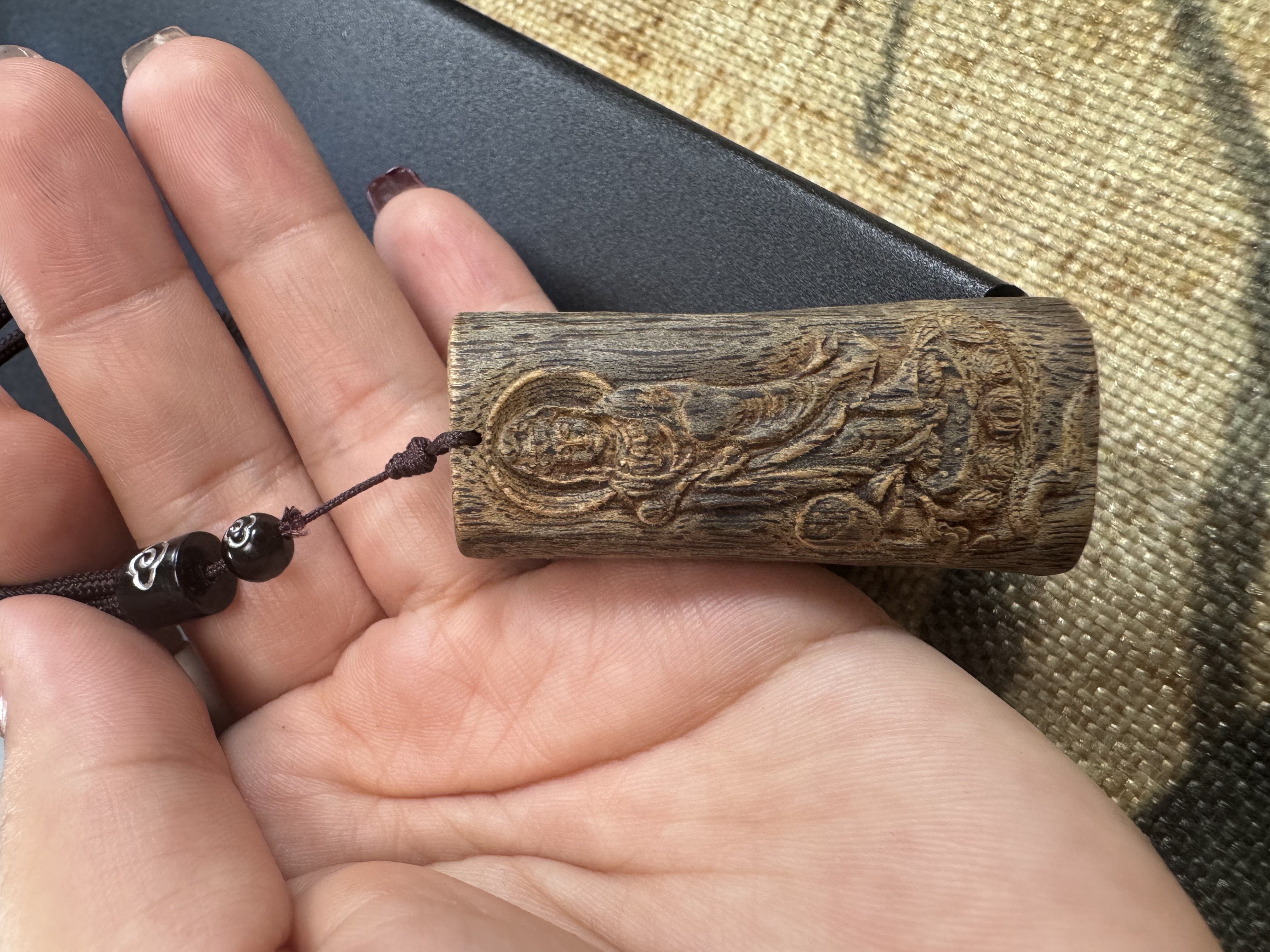 海南沉香雕刻牌发一条