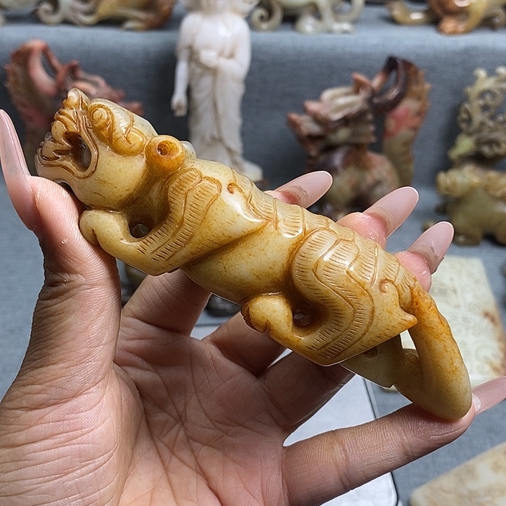 戴***华和田玉未镶嵌挂件