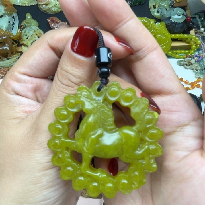 紫***迷蛇纹石玉未镶嵌颈饰