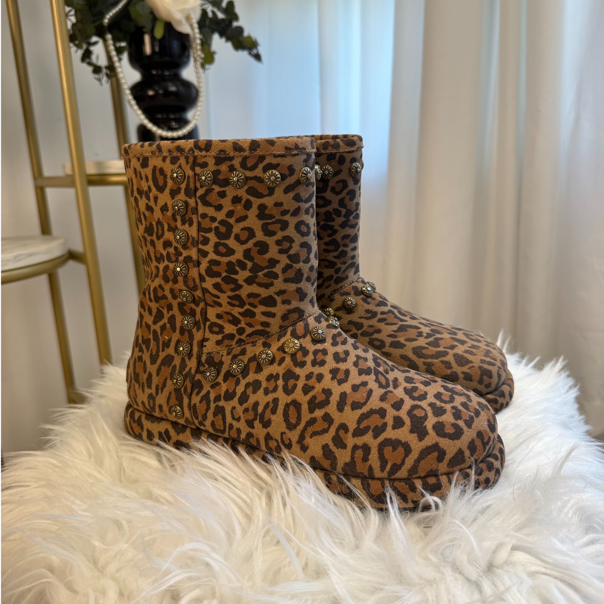 欧洲站磨砂皮柳钉雪地靴烟筒靴女爆款平底加绒一脚蹬短靴雪地靴