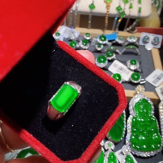 翡翠未镶嵌戒指戒指