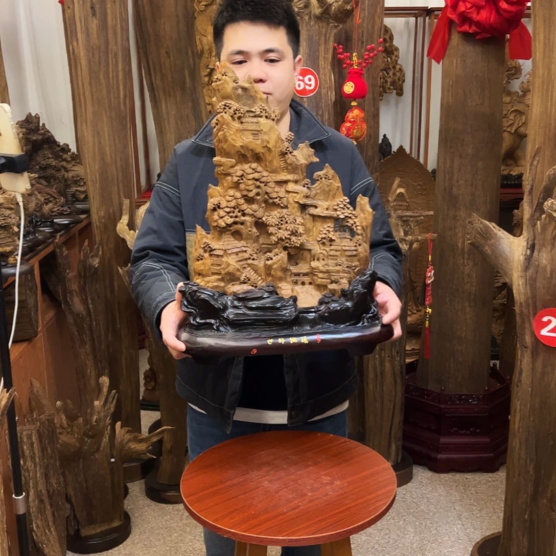 沉香摆件+底座………