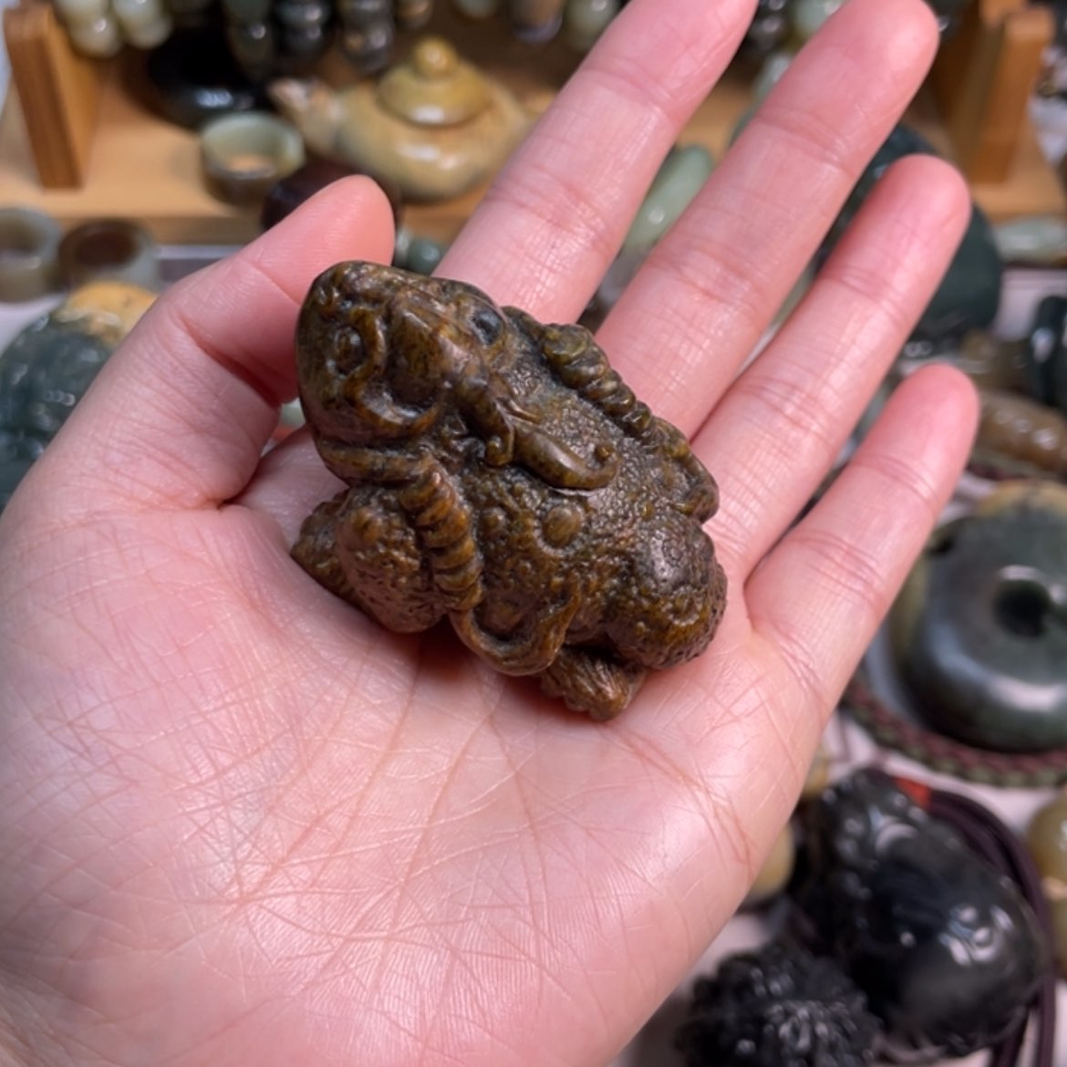 【闪购商品】未镶嵌岫岩河磨玉（透闪石质玉）把件