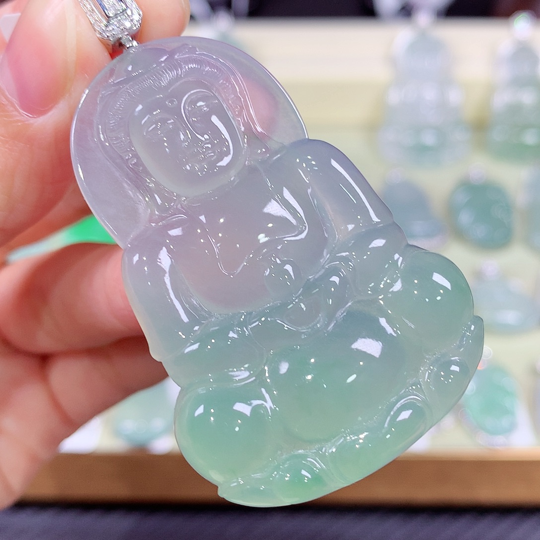 翡翠18K金镶嵌颈饰观音