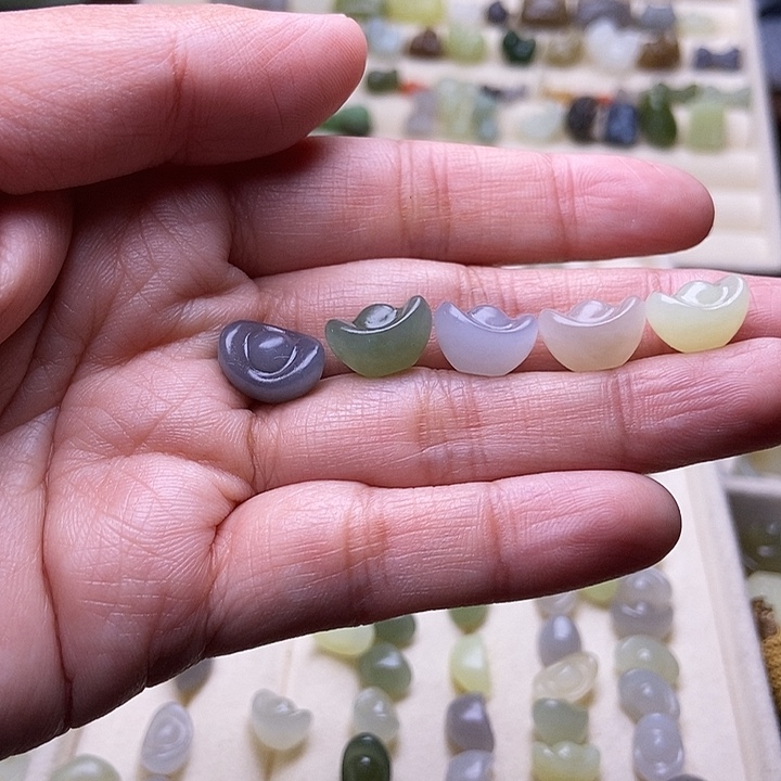 静***音和田玉未镶嵌手链