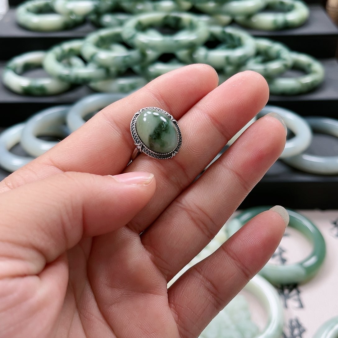 【闪购商品】银S925镶嵌透闪石-蛇纹石玉戒指：***点