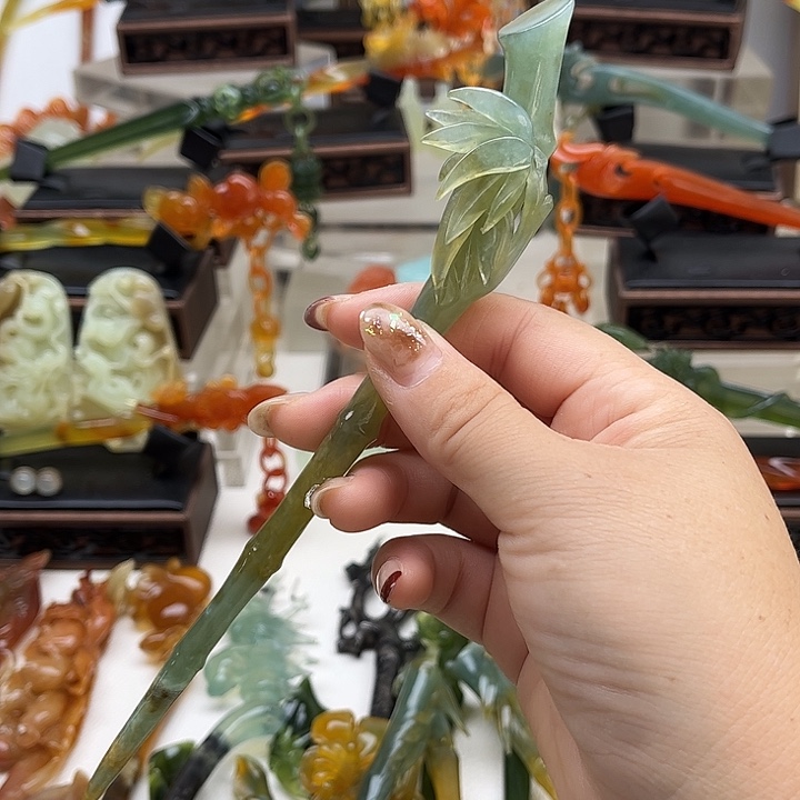 蛇纹石玉岫玉发簪未镶嵌吉****?