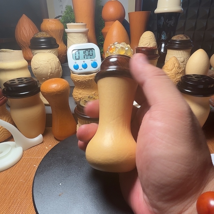 隐隐约约地出现于人世间中