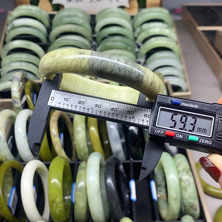 未镶嵌蛇纹石玉手镯93