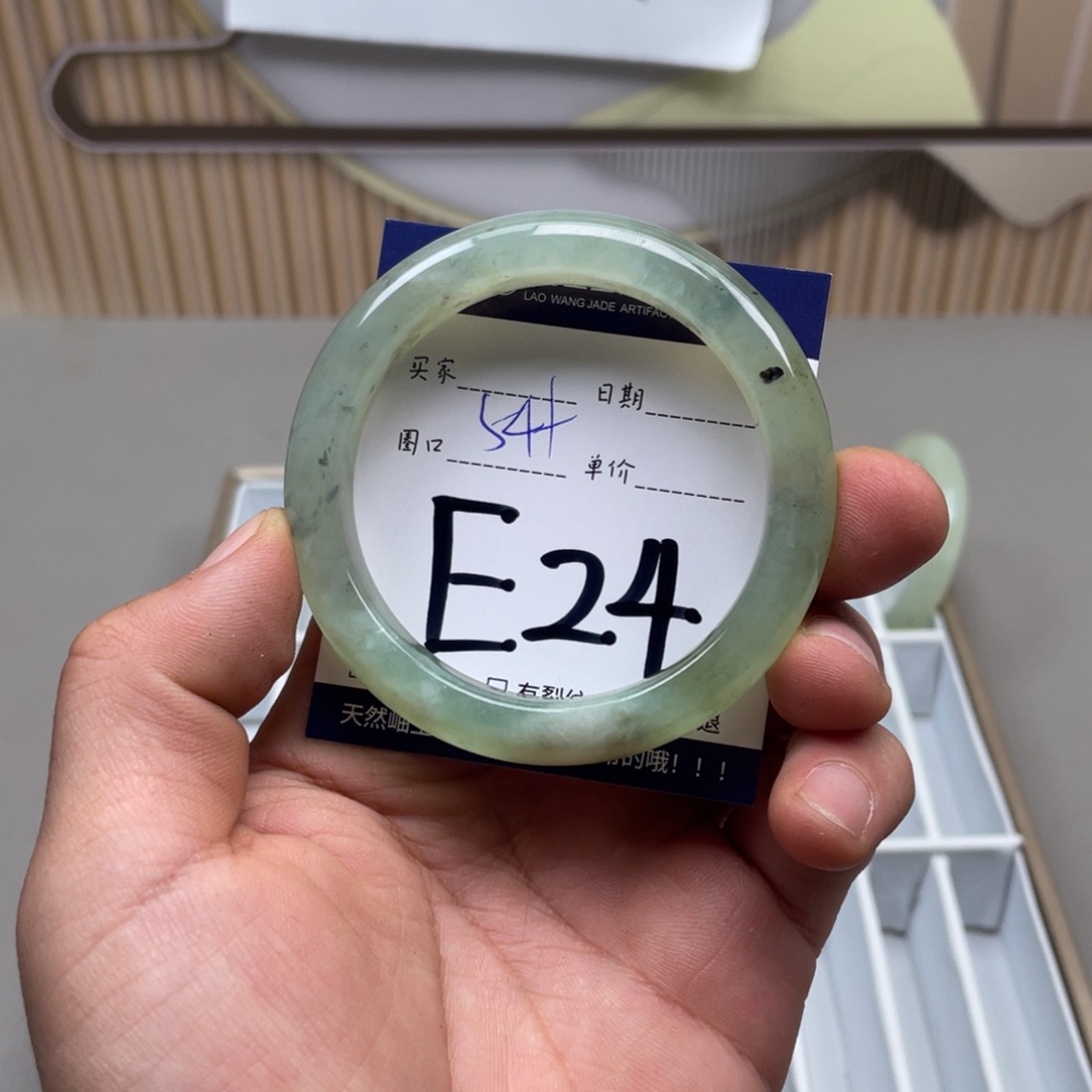 岫玉手镯手镯未镶嵌