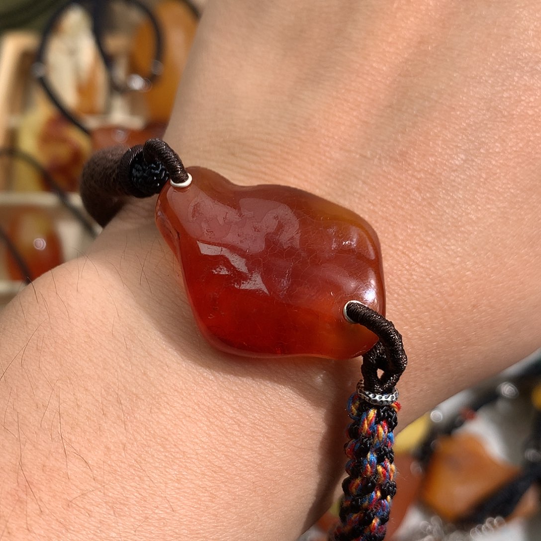 蜜蜡裸石未镶嵌在