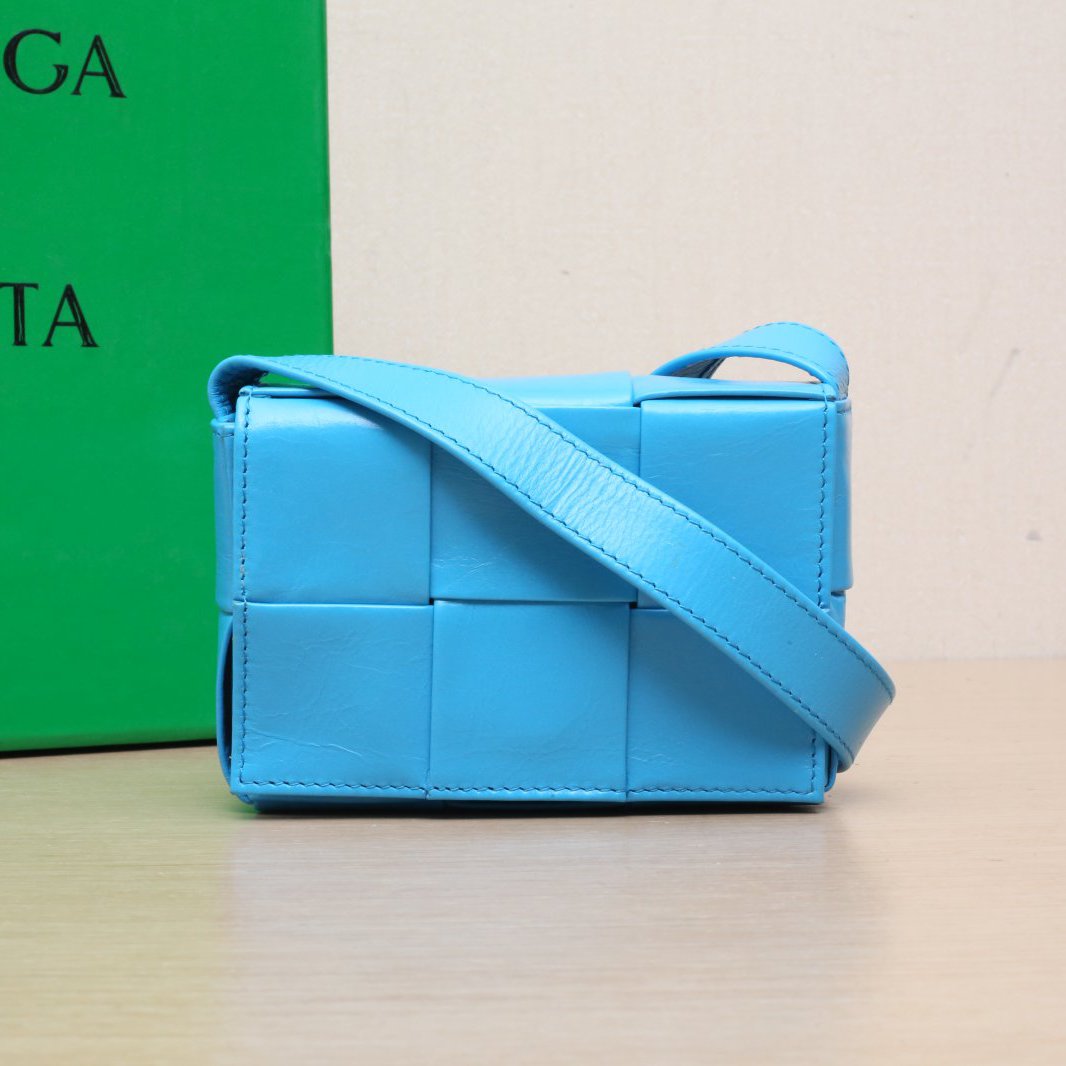 99新 BOTTEGA VENETA/葆蝶家 小花Jerry活动Cassette Mini 蓝色包