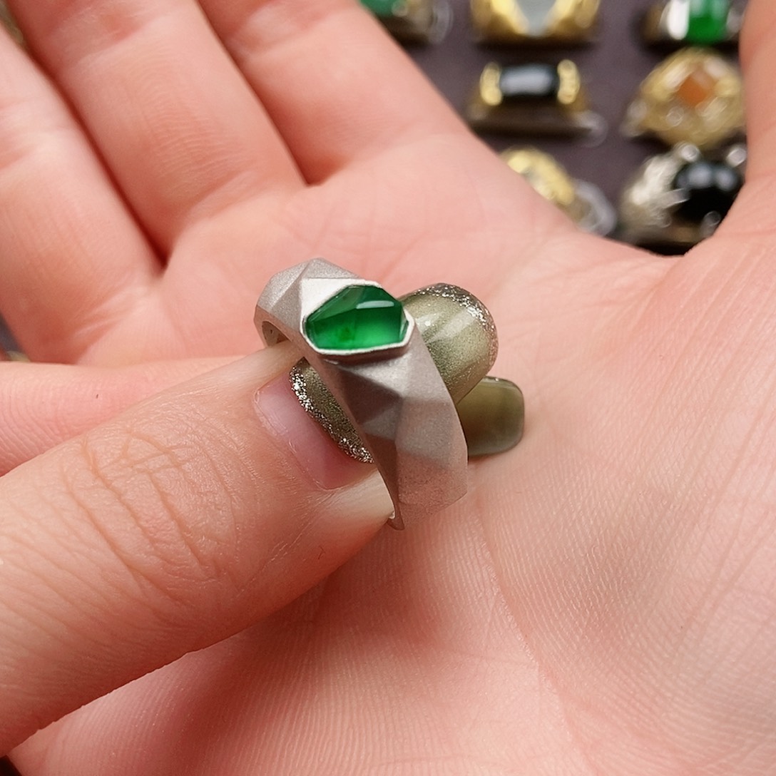 银S925镶嵌戒指翡翠德*