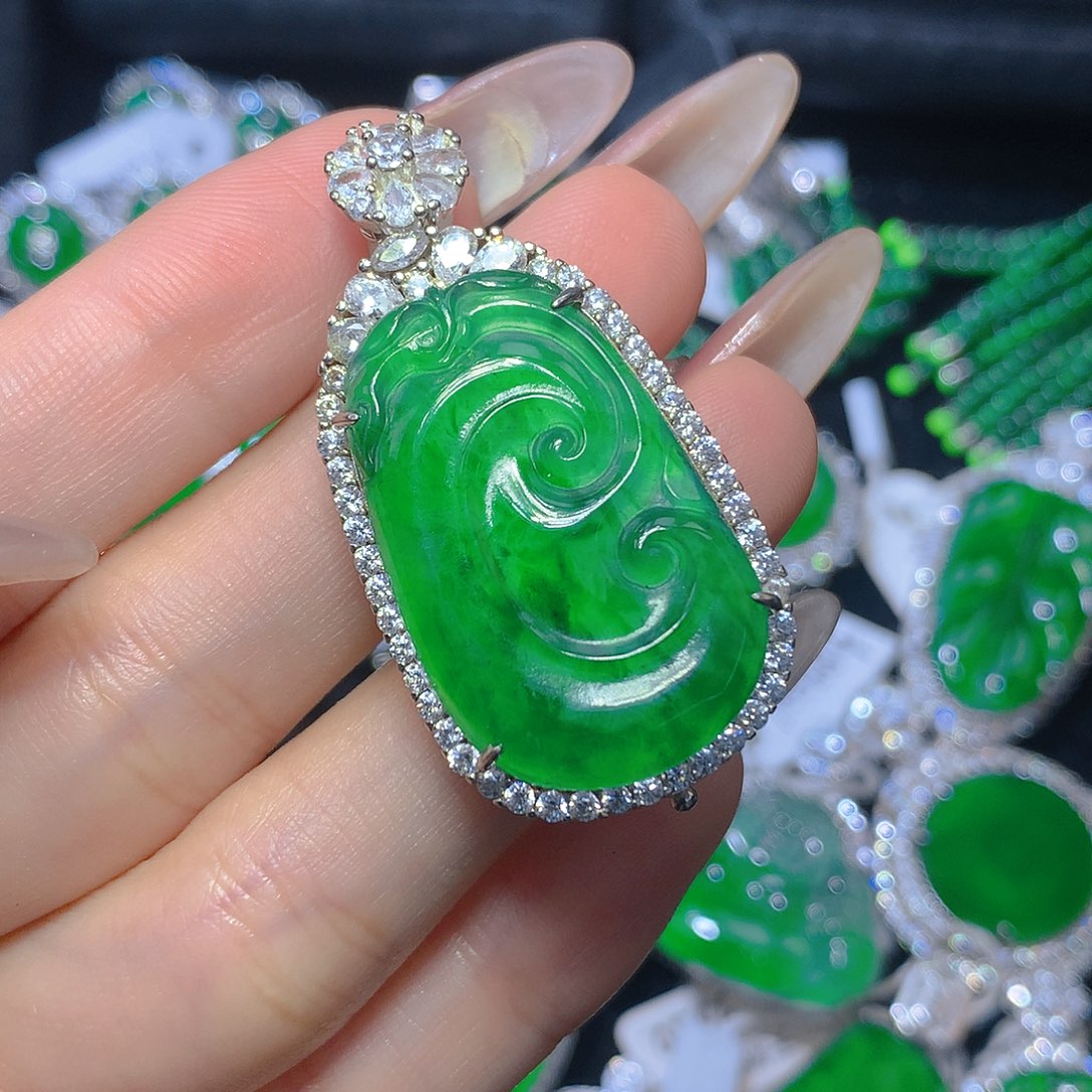 翡翠颈饰银S925镶嵌翡翠