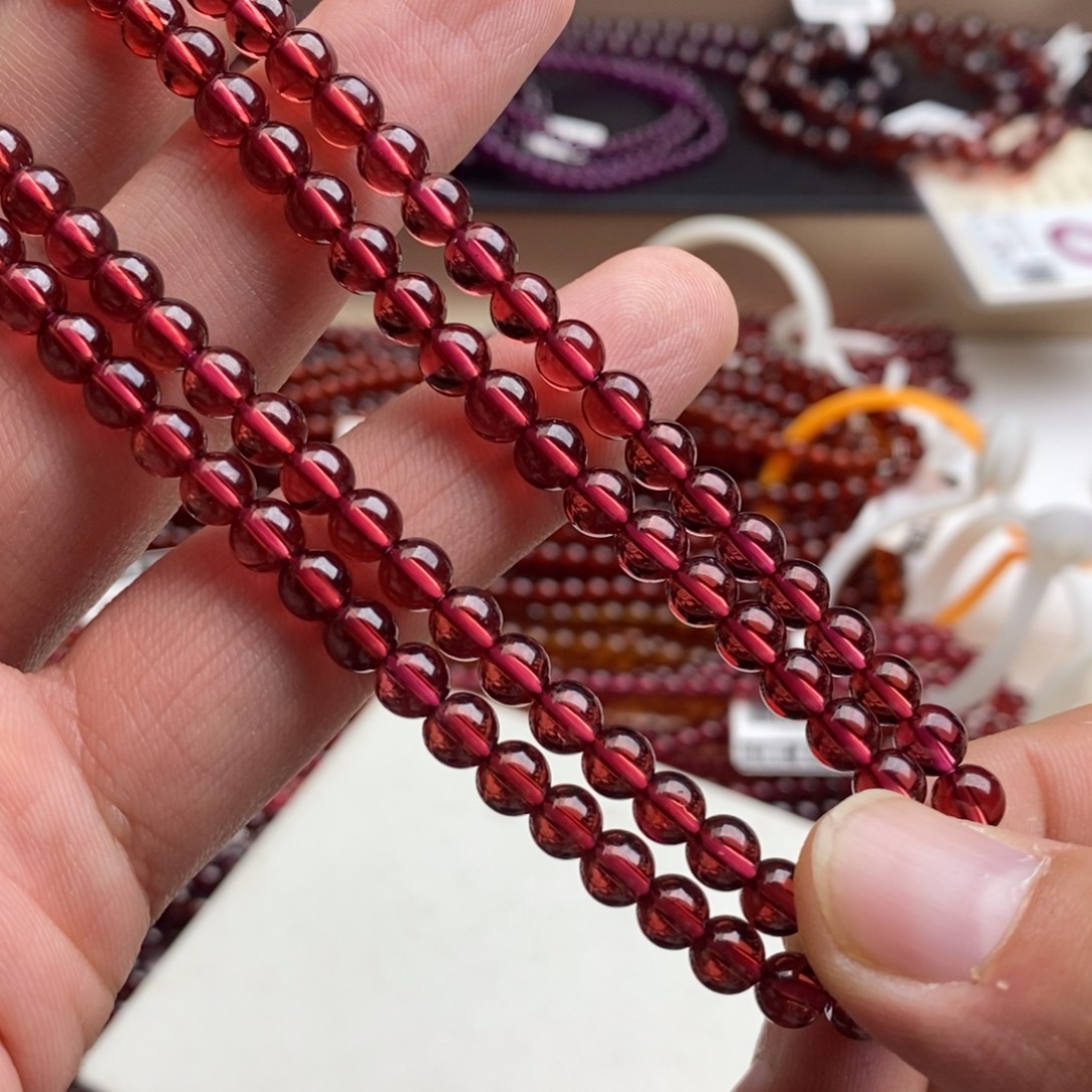 ****手链未镶嵌石榴石5.5mm香槟粉