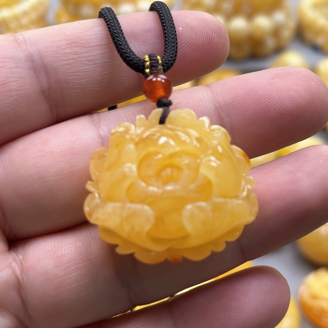 未镶嵌颈饰琥珀吊坠