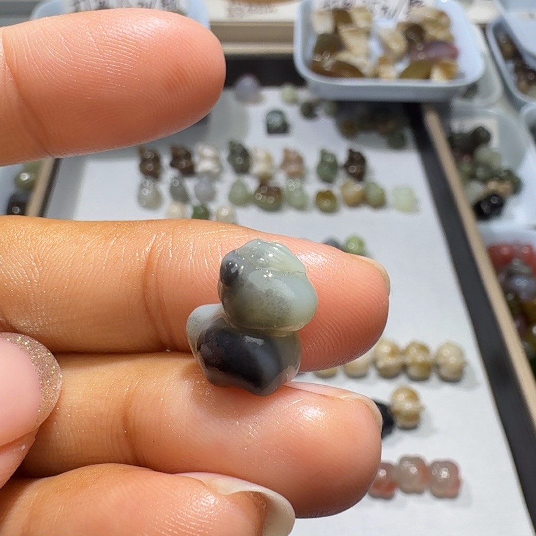 用***2和田玉未镶嵌珠宝奇石