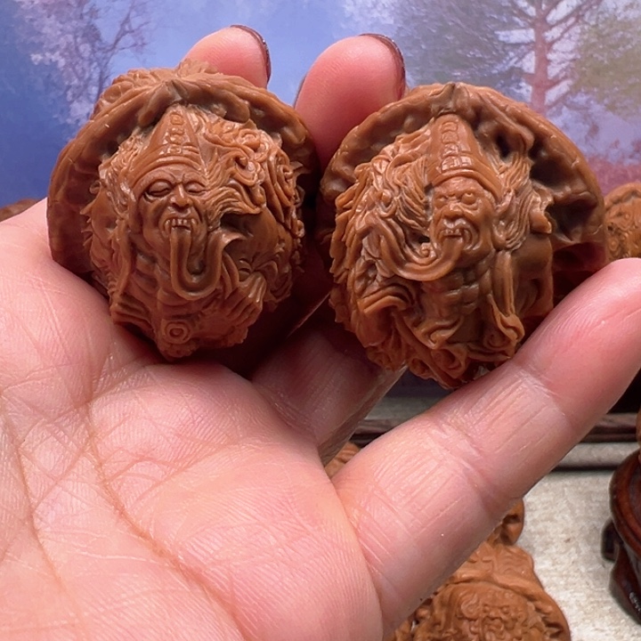 把件核桃白狮子黑白无常