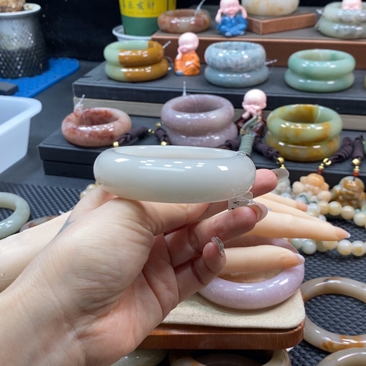 未镶嵌手镯石英岩玉玓*