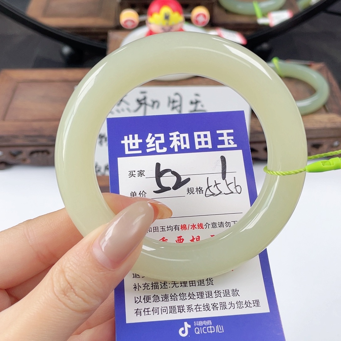 和田玉未镶嵌手镯