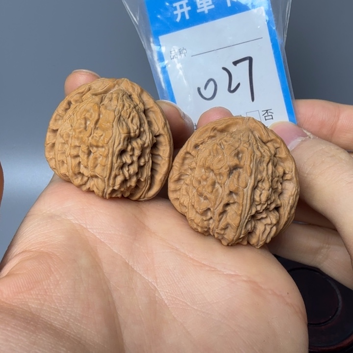 文玩核桃吊坠三角白42