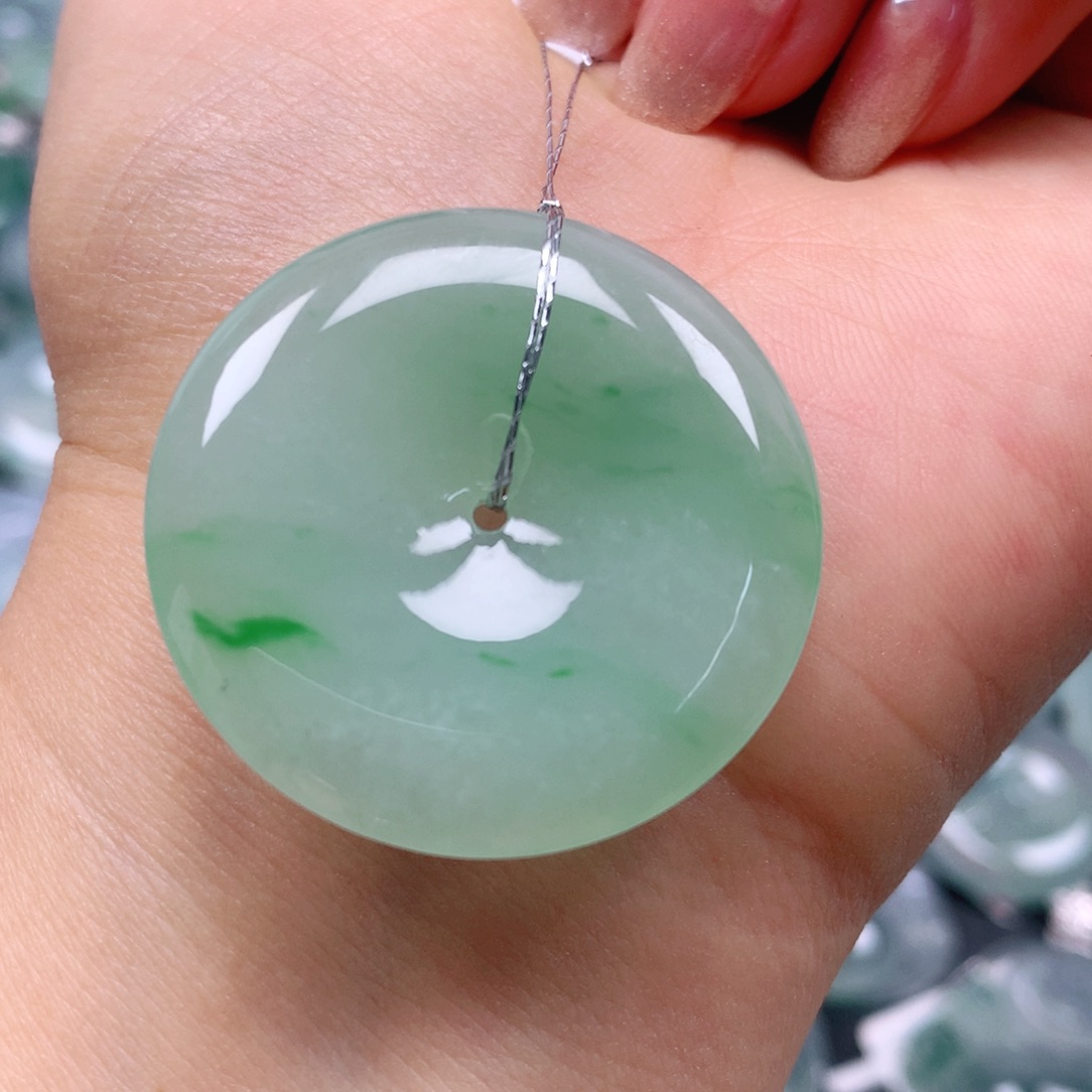 翡翠颈饰未镶嵌天然翡翠