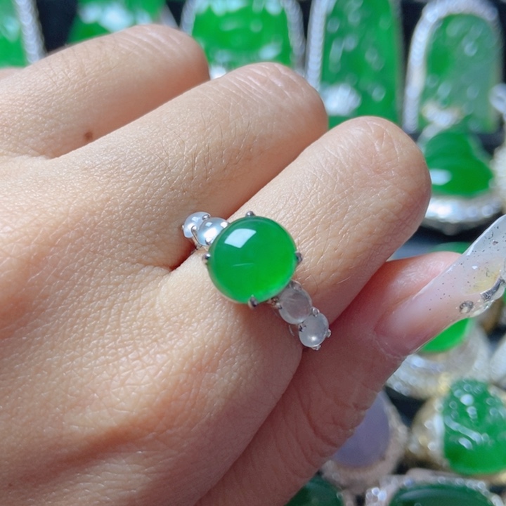 翡翠颈饰18K金镶嵌      