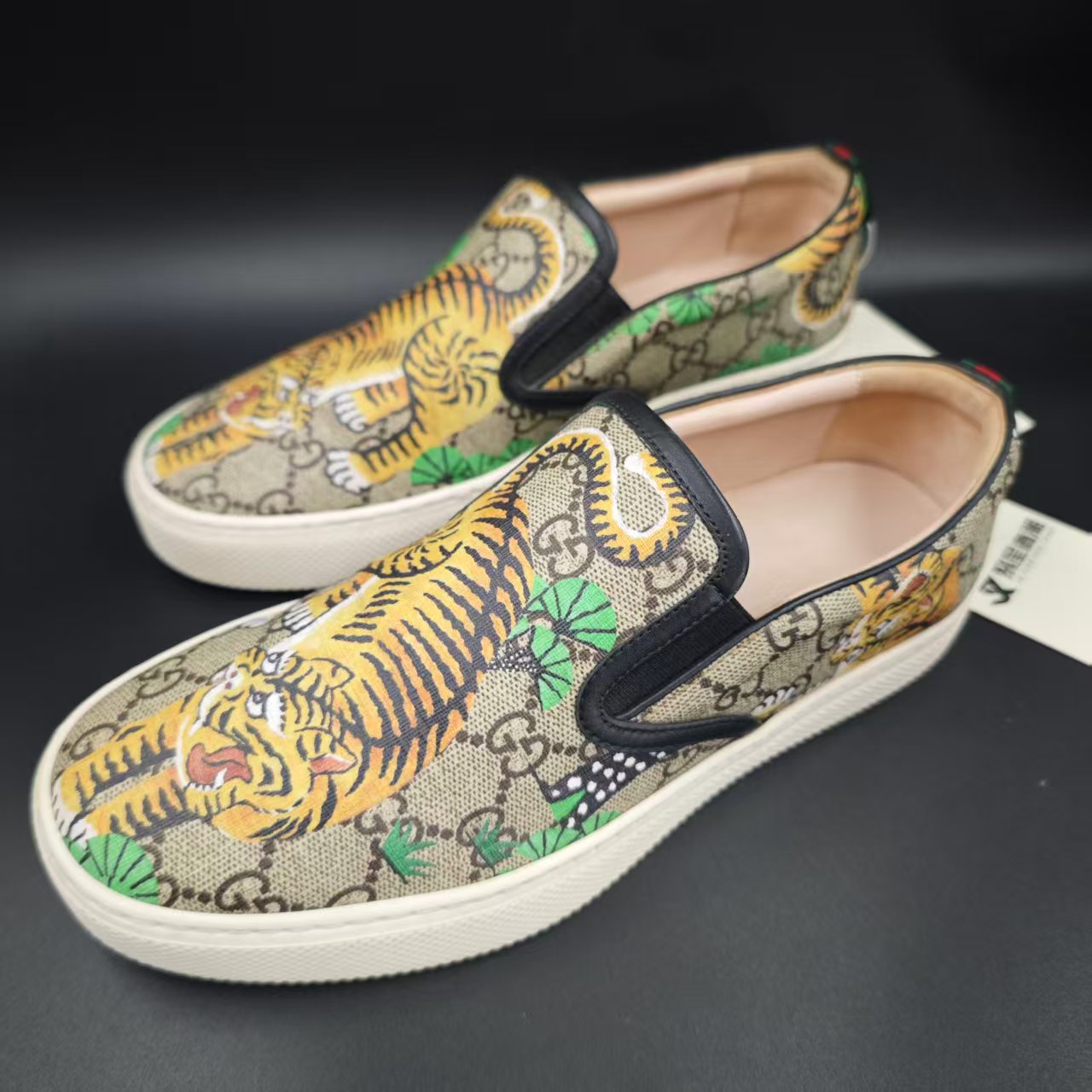95新 GUCCI/古驰 乌木老花猛虎下山印花一脚蹬38.5欧码 lb686