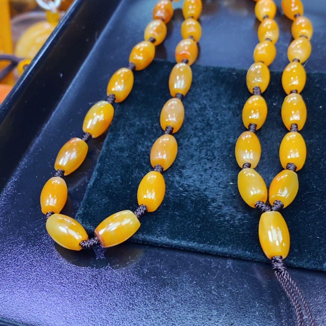 未镶嵌石英质玉（黄龙玉）颈饰