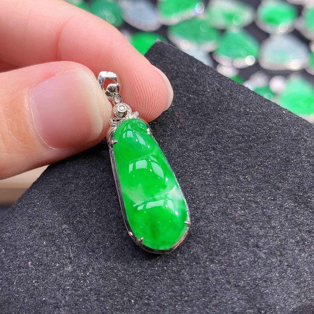 翡翠18K金镶嵌颈饰