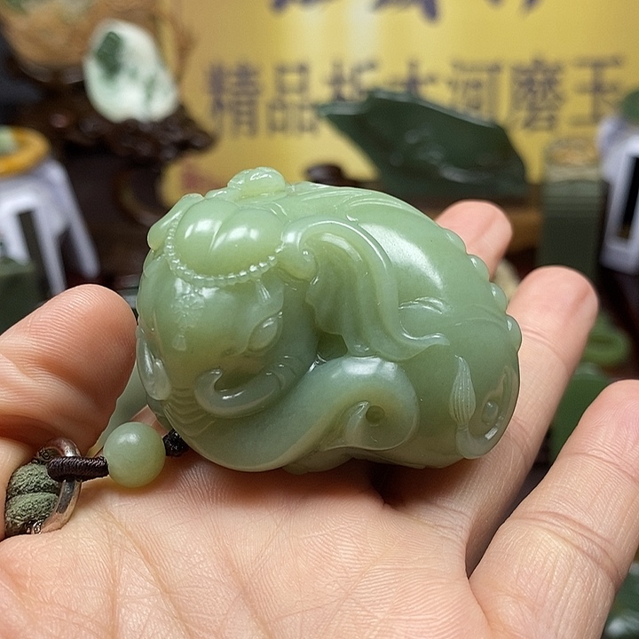 岫岩老玉（透闪石质玉）析木未镶嵌闪****儿