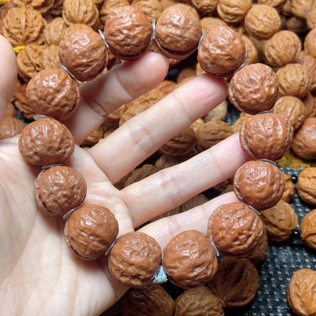 天***彩桃核手串铁皮纹手串